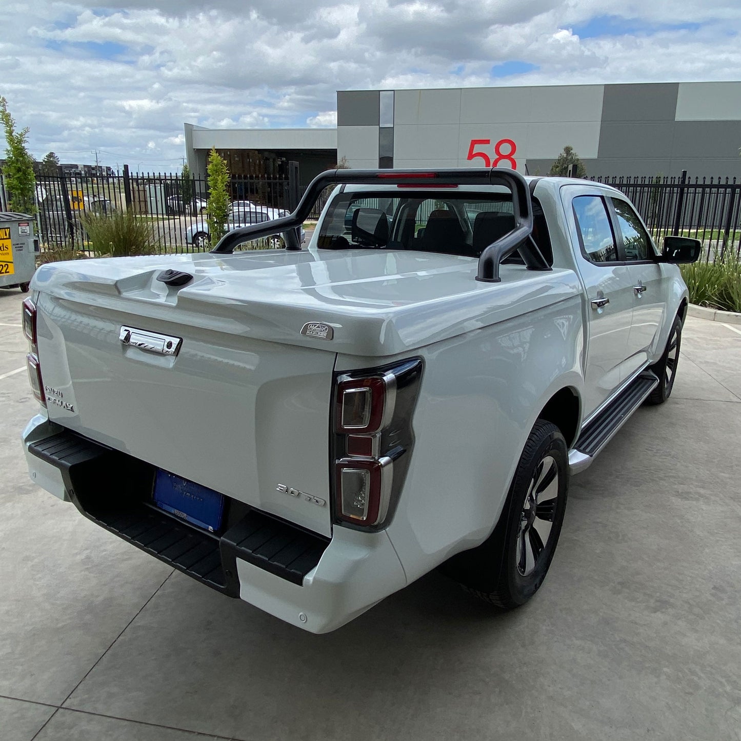 2020-2024 Isuzu D-MAX MaxCover Hard Lid
