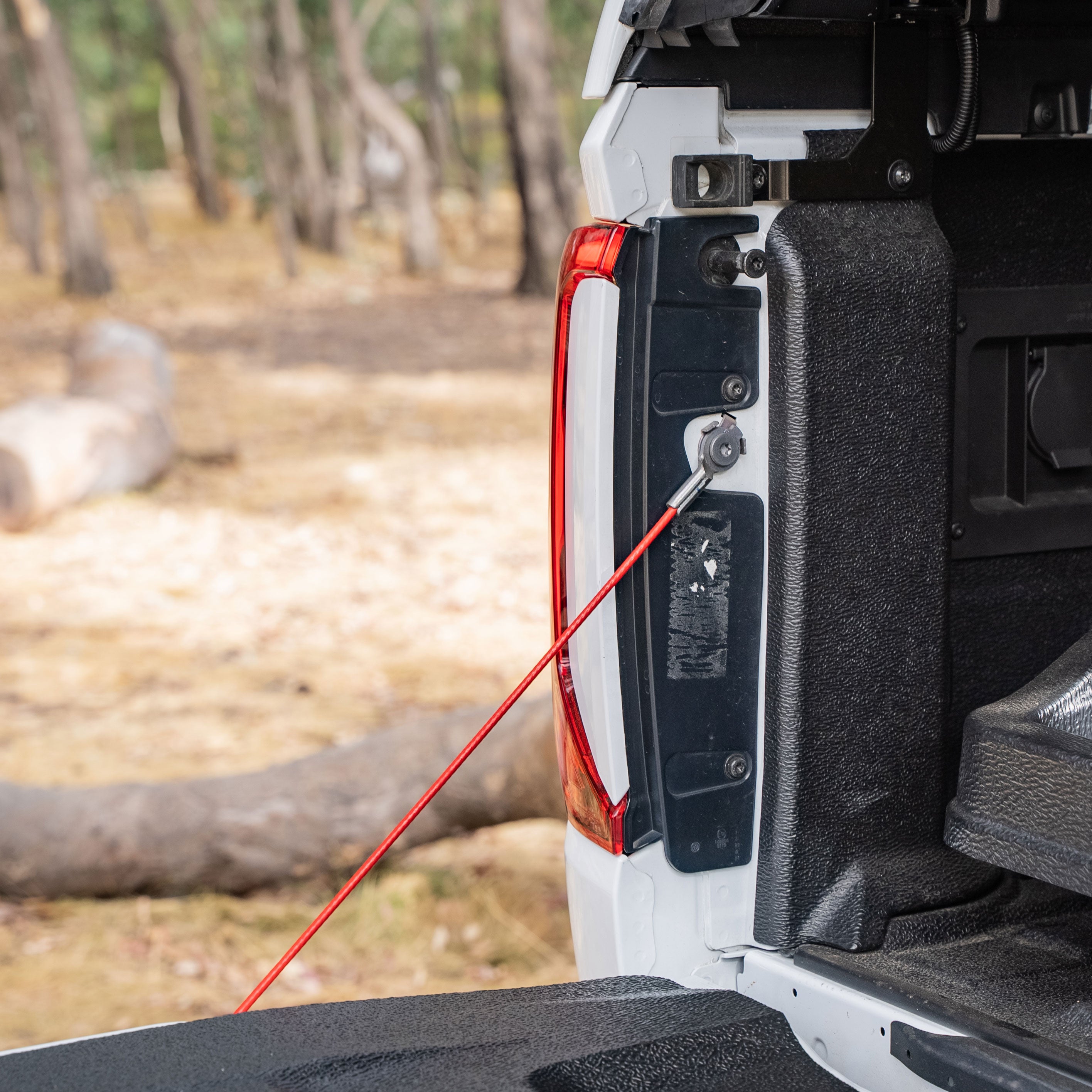 Maxliner Tailgate Assist system for Volkswagen Amarok Maxliner Tailgate Assist system for Volkswagen Amarok